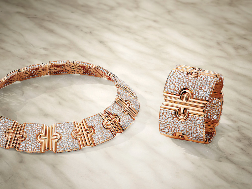A Parentesi necklace and bracelet set